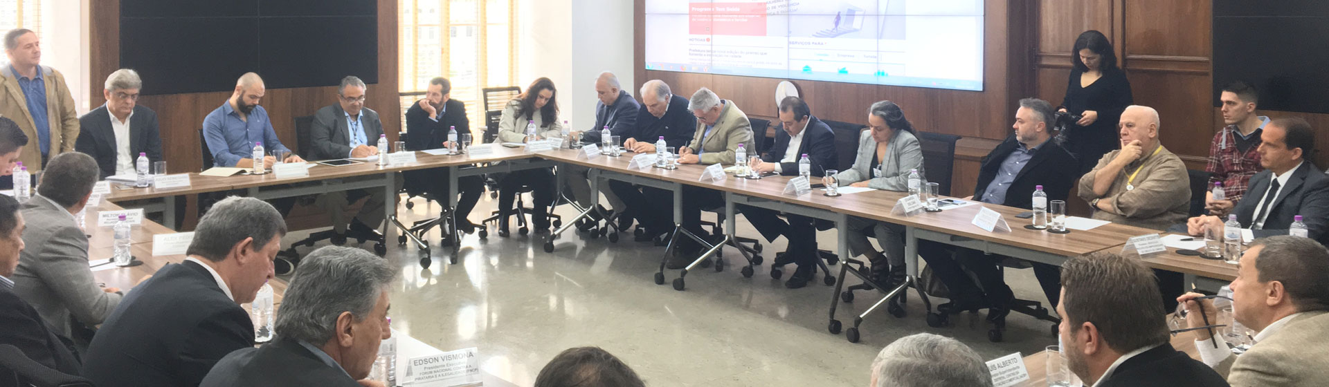 noticia-apecc-participa-do-grupo-de-trabalho-do-circuito-das-compras