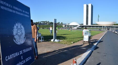 1200px-Congresso_Protesto-2015-05-27